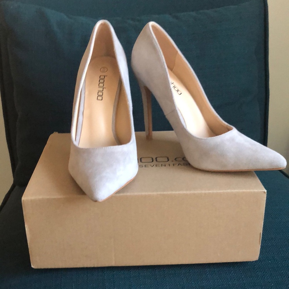 Women’s light grey suede heels